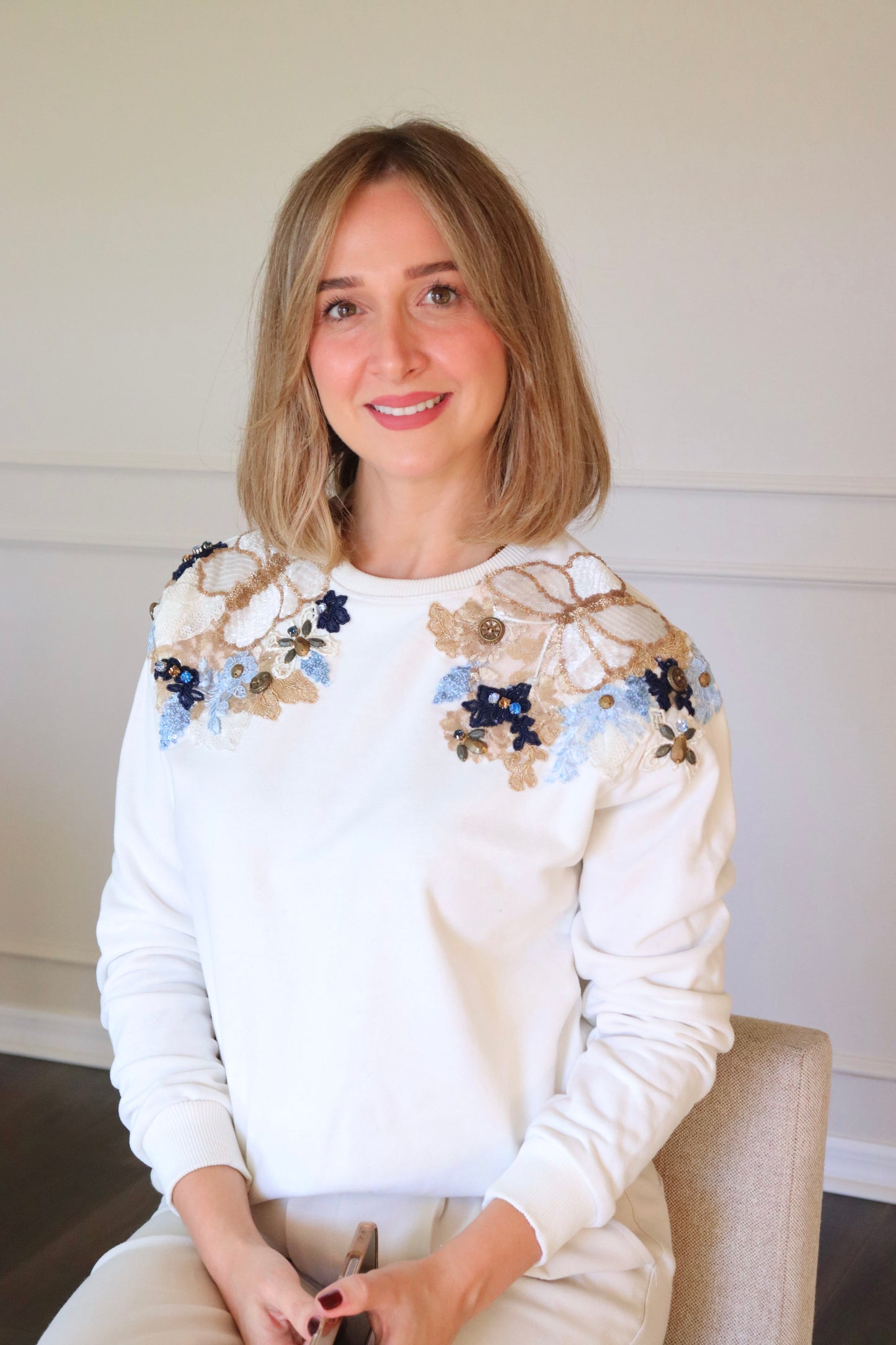 Sequin flower sweater- White