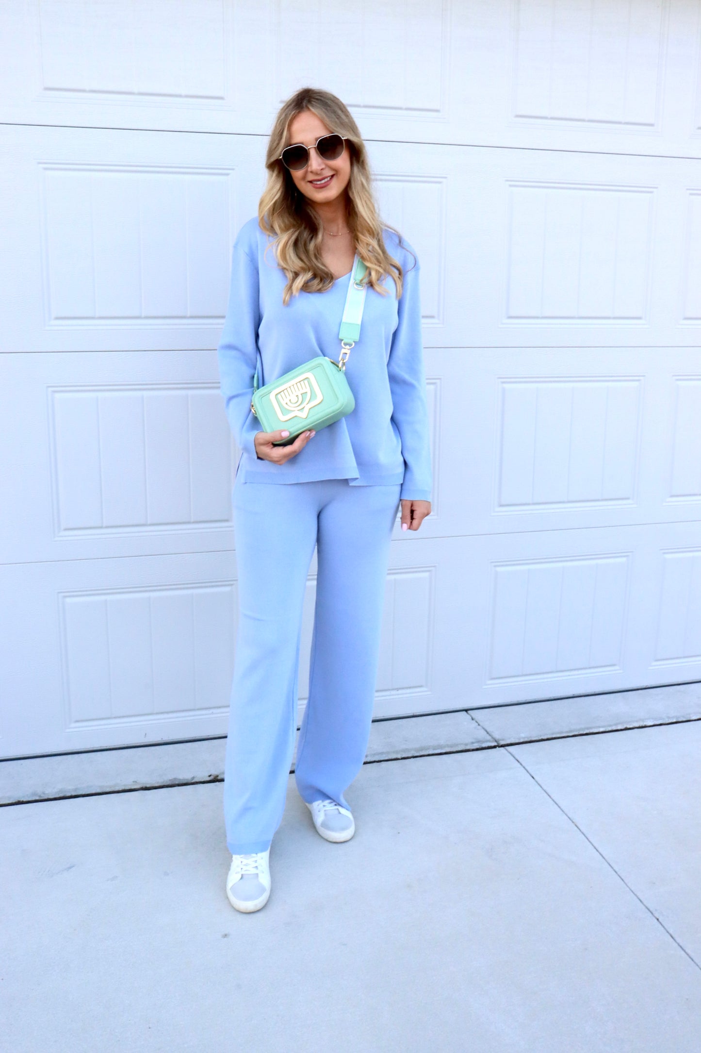 Feminine styling with the Milan light purple Long sleeve Set! - Casual and suitable for everyday occasions. - Lounge Set - V neck Long sleeve sweater - Wide loose leg with elastic waist - Material : Acrylic/ Polyester - Pant length: 43 in"/ 105 cm