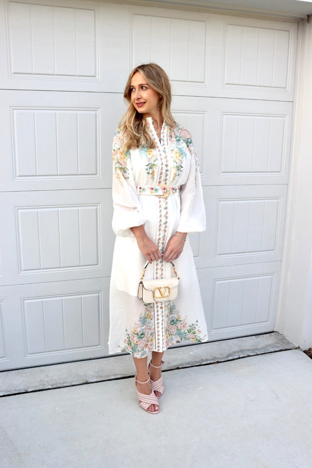 Feminine styling with the Sicily Hijab  floral buttons long sleeve belt Dress!  - Elegant embroidered with enchanting flowers - Detailed intricate lace- V neck with Elastic cuff - Buckle belt included - Cotton Slip included - Material : Linen 70%, Tencel 65%